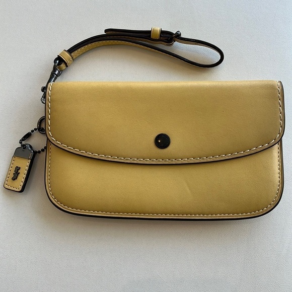 Coach Glovetanned Leather Wristlet Clutch Melon Yellow - Picture 1 of 13